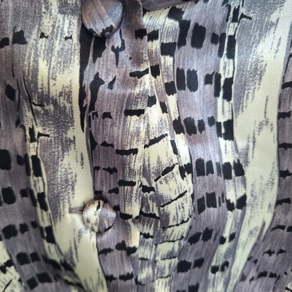 Satiny Plus Sz2X Blouse Lavender/Gray Print Long Sleves Wide Collar/Cuffs - Picture 10 of 10